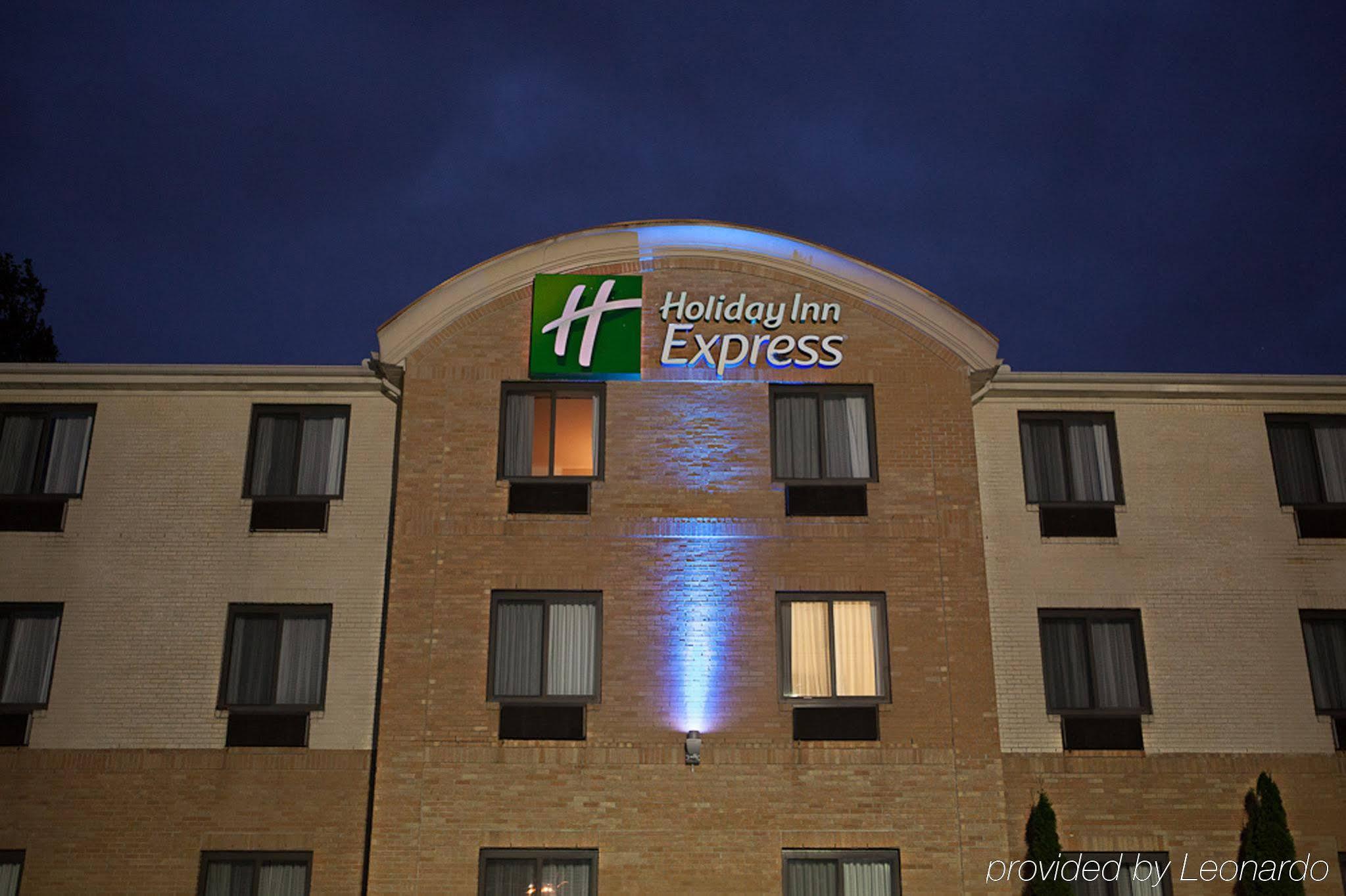 Holiday Inn Express Hotel & Suites Canton By Ihg Buitenkant foto