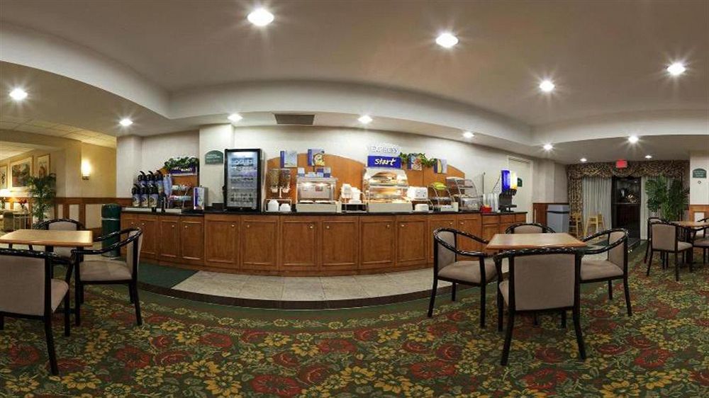 Holiday Inn Express Hotel & Suites Canton By Ihg Buitenkant foto